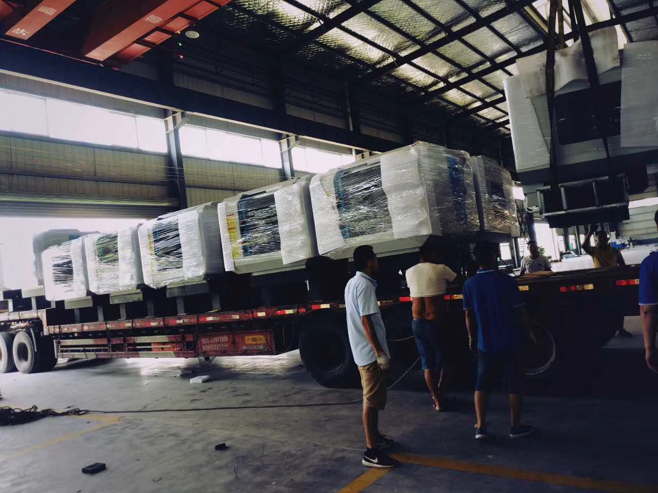 2018深雕數(shù)控迎來第二批玻璃精雕機，雙頭精雕機緊張出貨，得到客戶的高度認可。